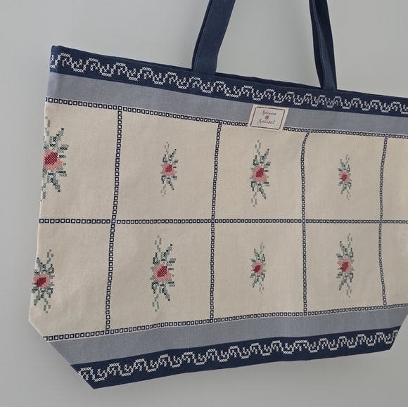 Zezane Tote - Picture 4 of 7